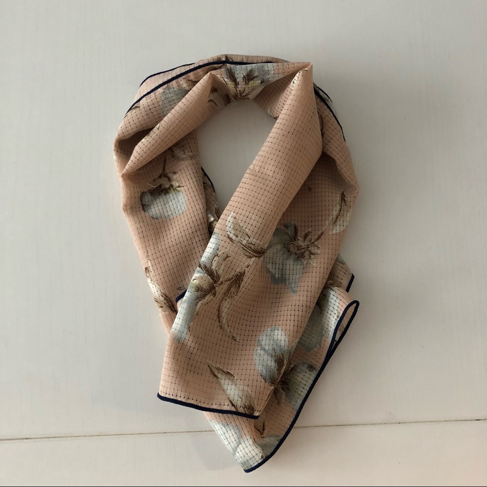 Boutique 1861 scarf. Pink. OS